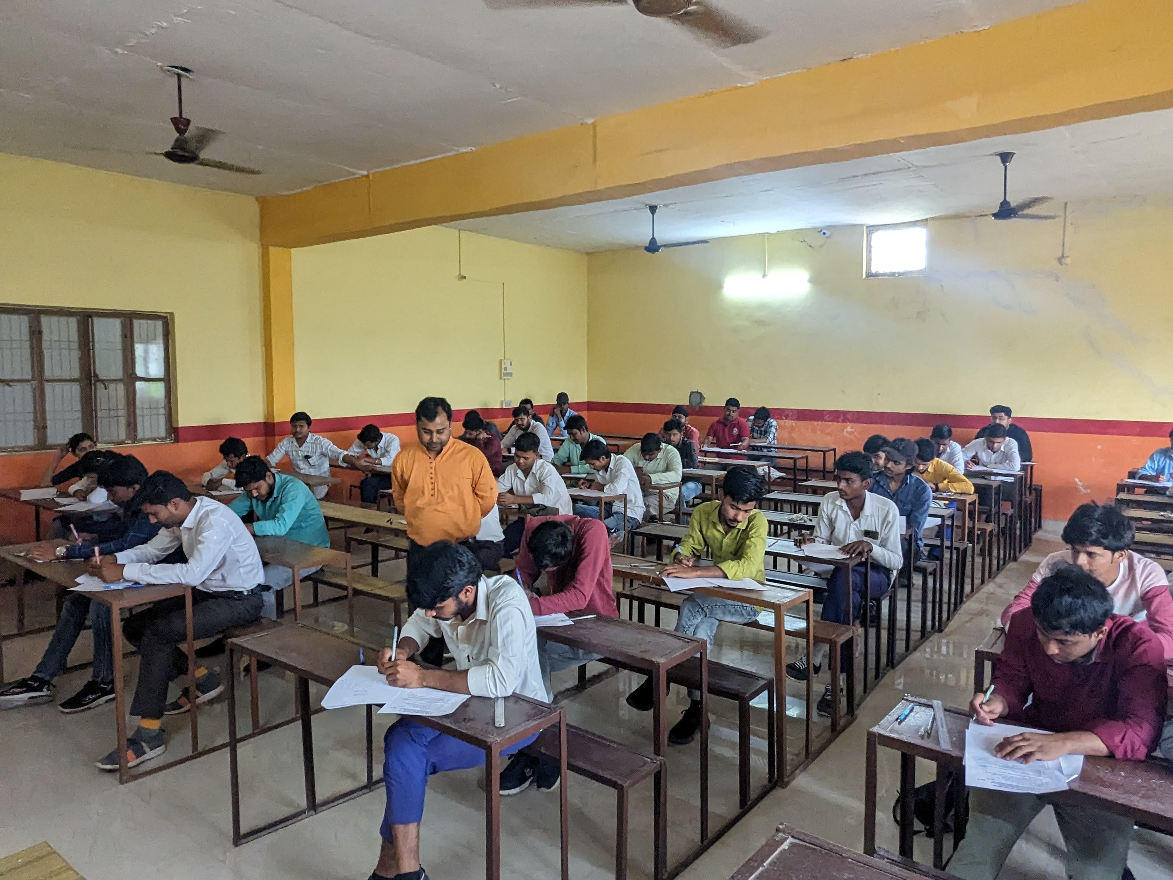 Kalawati Devi Smarak Mahavidyalaya - Spacious and Well-Ventilated Classrooms