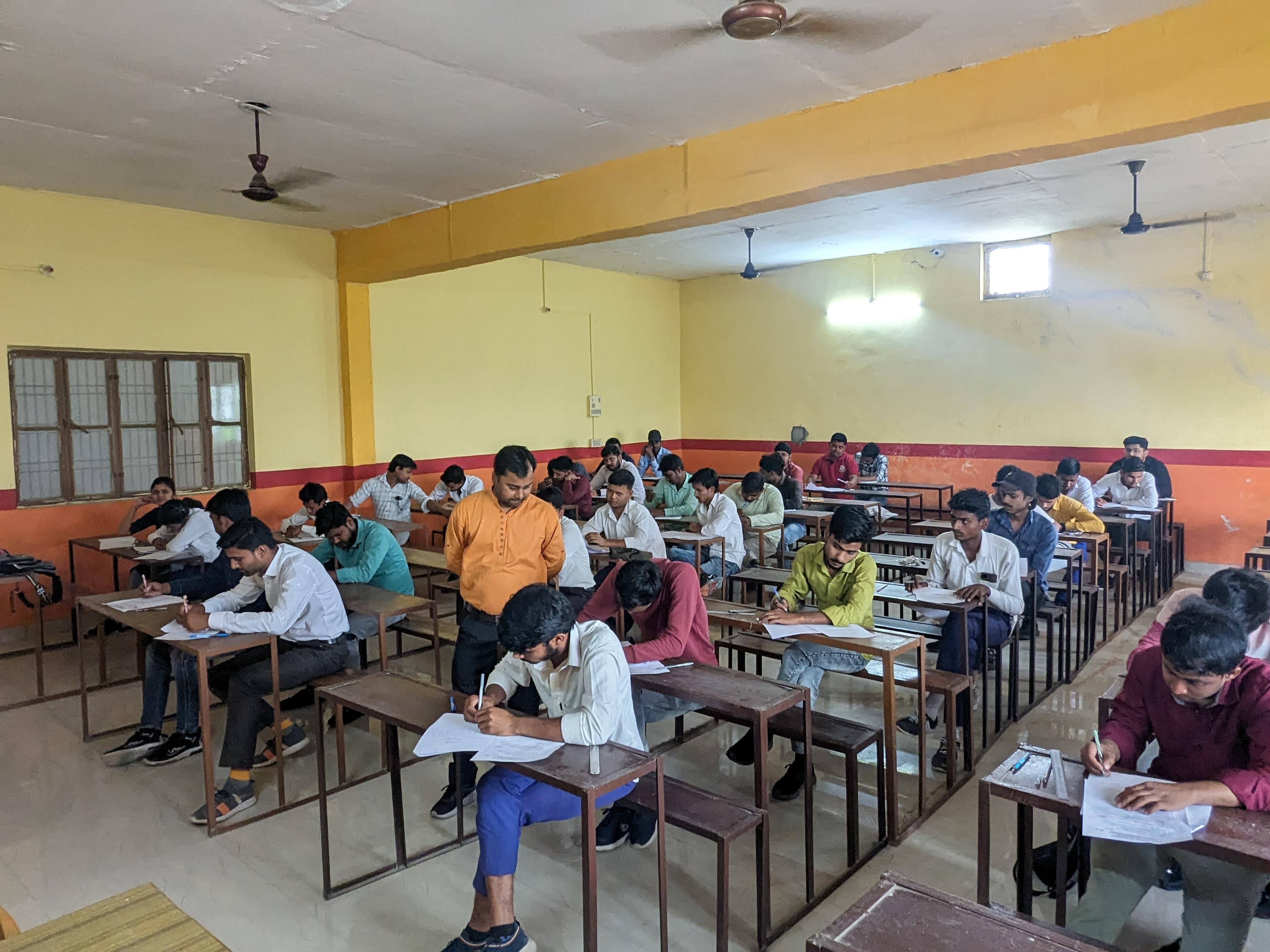 Kalawati Devi Smarak Vidhi Mahavidyalaya - Spacious and Well-Ventilated Classrooms